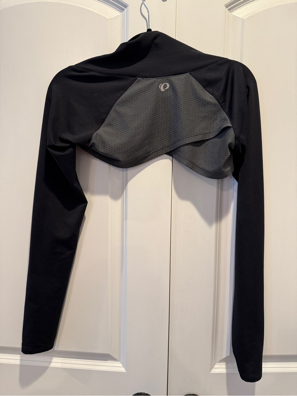 Pearl Izumi Black Long Sleeve Crop Shrug - Picture 2 of 2